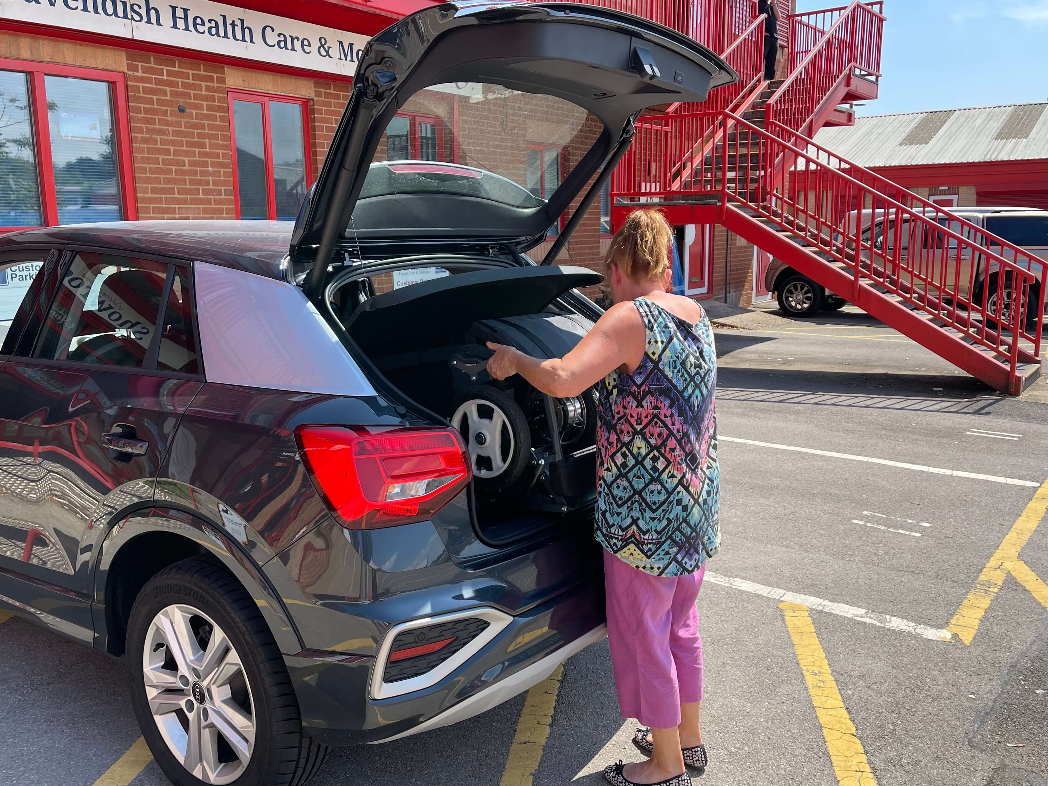 Lifting a Di-Blasi R30 folding scooter into back of car Lifting a Di-Blasi R30 folding scooter into back of car